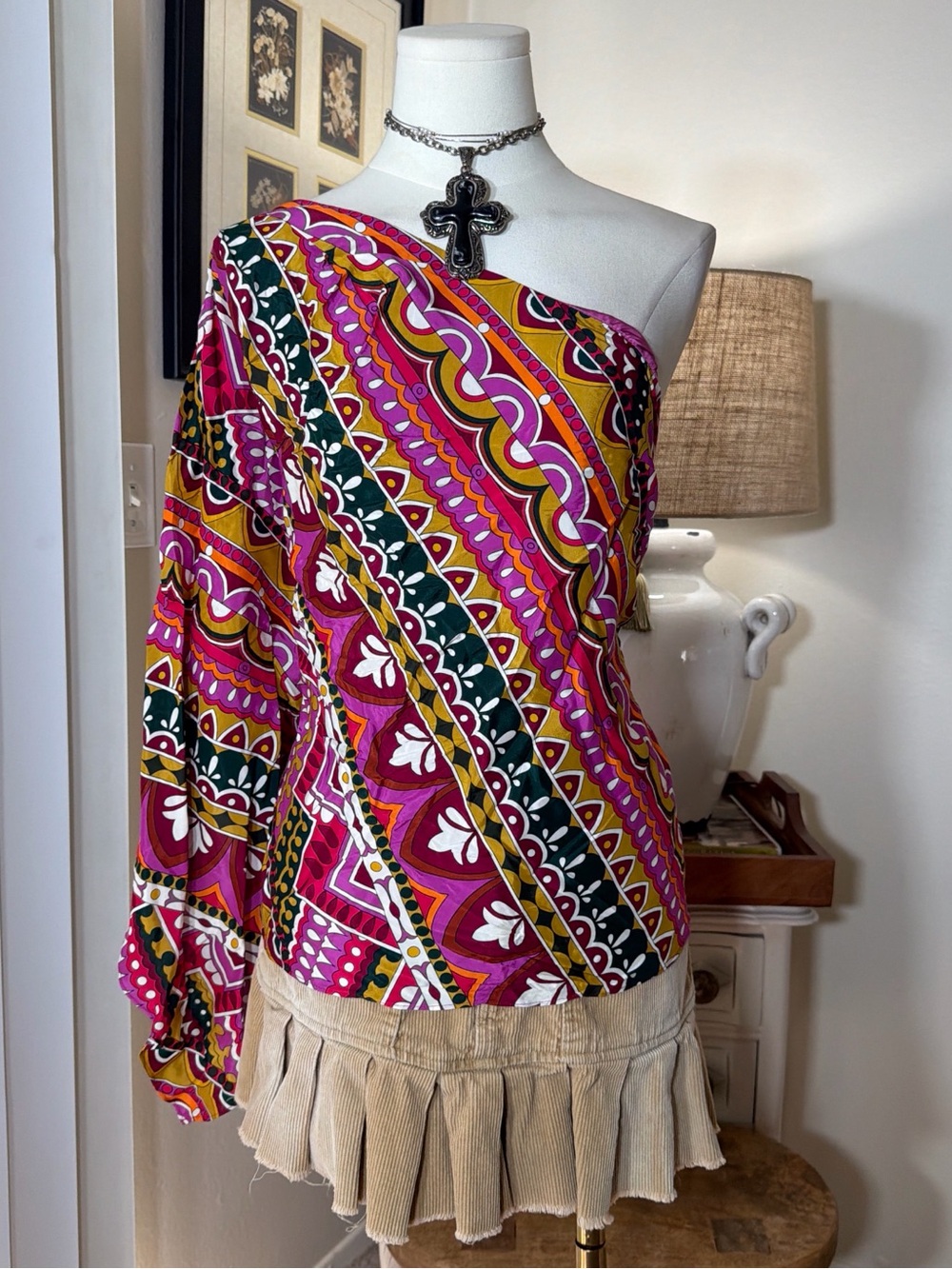 Trina Turk One-Shoulder Printed Blouse i